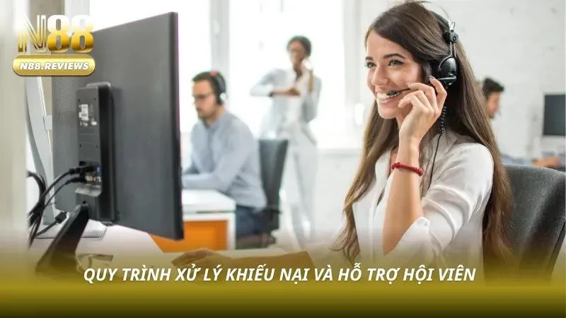 Nhân viên chăm sóc hỗ trợ giải quyết vấn đề liên tục mỗi ngày